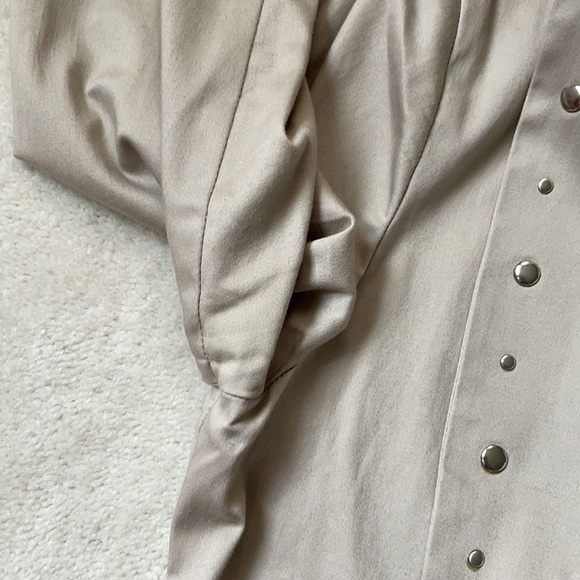 Chic cropped Trench Coat with Metal Stud detailing on Collar - Picture 8 of 16